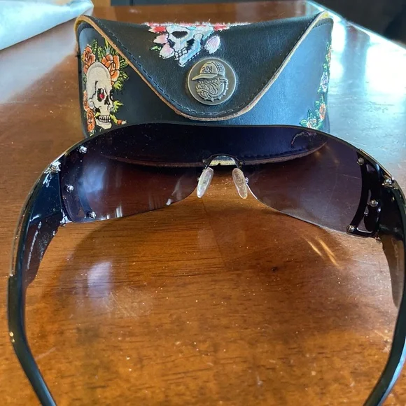 Ed Hardy Vintage Gunmetal Sunglasses display picture 1